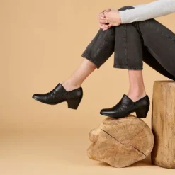 Clarks Emily2 Cove Black Leather SlipOn