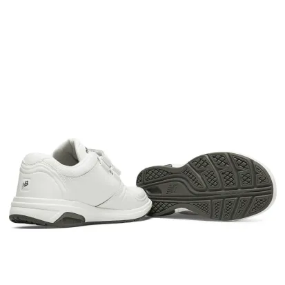 New Balance 813 Women's Leather Walking Shoe - Comfort & Support