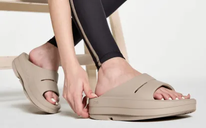 OOFOS OOmega OOahh Nomad Women's Sandal