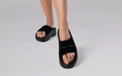 OOFOS OOmega OOahh Posh Slide Recovery Sandal