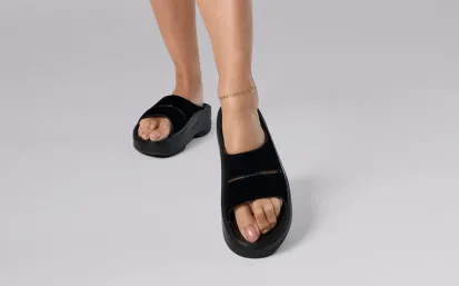 OOFOS OOmega OOahh Posh Slide Recovery Sandal