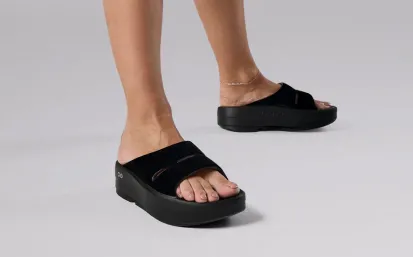 OOFOS OOmega OOahh Posh Slide Recovery Sandal