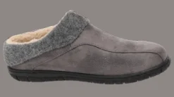 Relax in style with the Foamtreads® LUCAS 3 men's slipper.