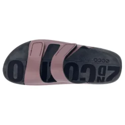 Women's ECCO 2ND COZMO offers unbeatable style and comfort.